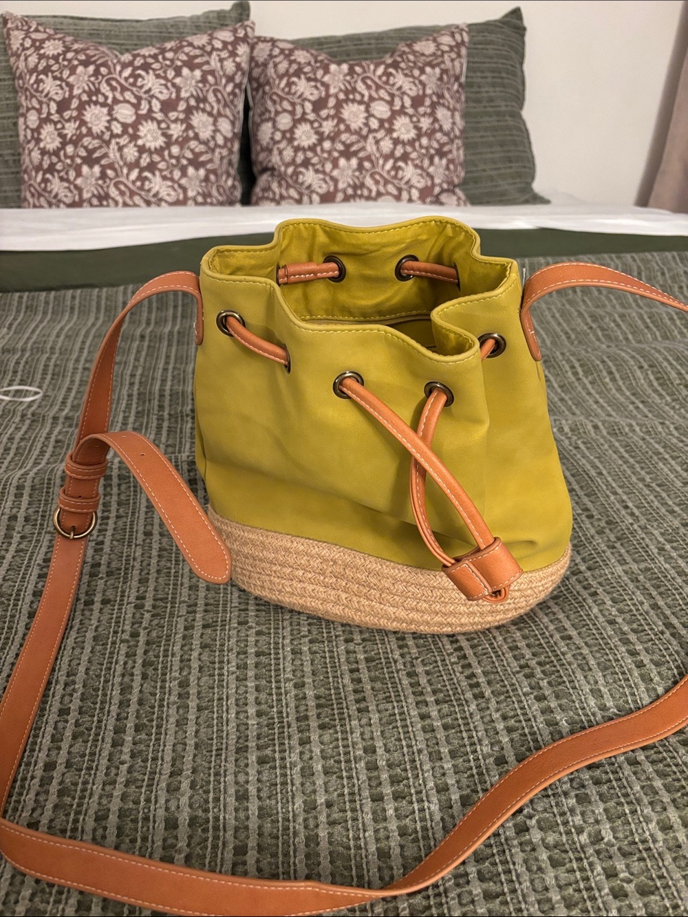 Stylish Green Drawstring Crossbody Bucket Bag with Tan Trim